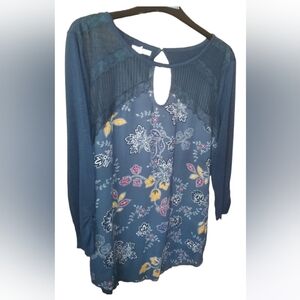 Maurices Top Keyholes in Front and Back Lace Shoulders Size M